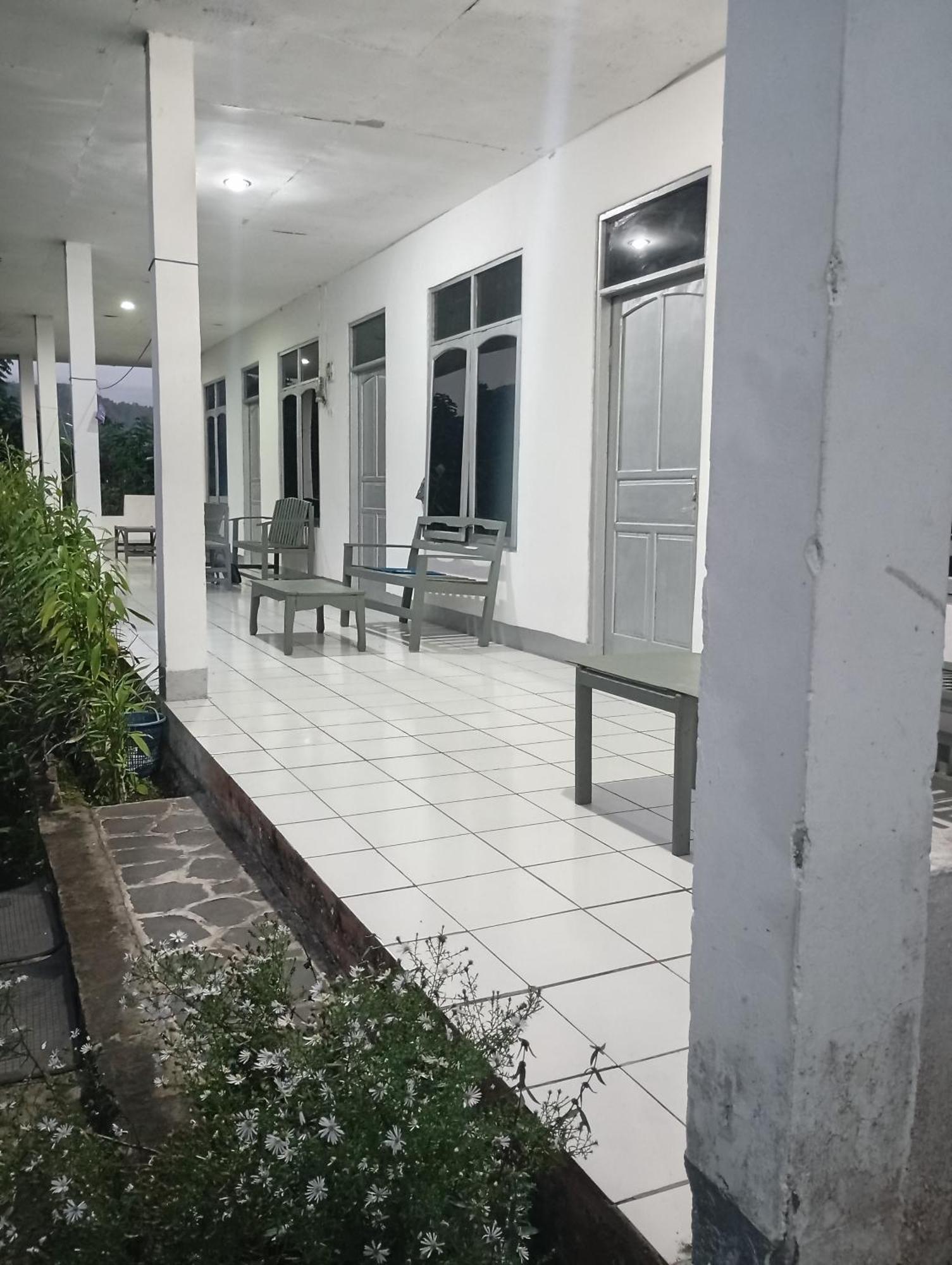 Hidayah Homestay Kelimutu Ngoại thất bức ảnh