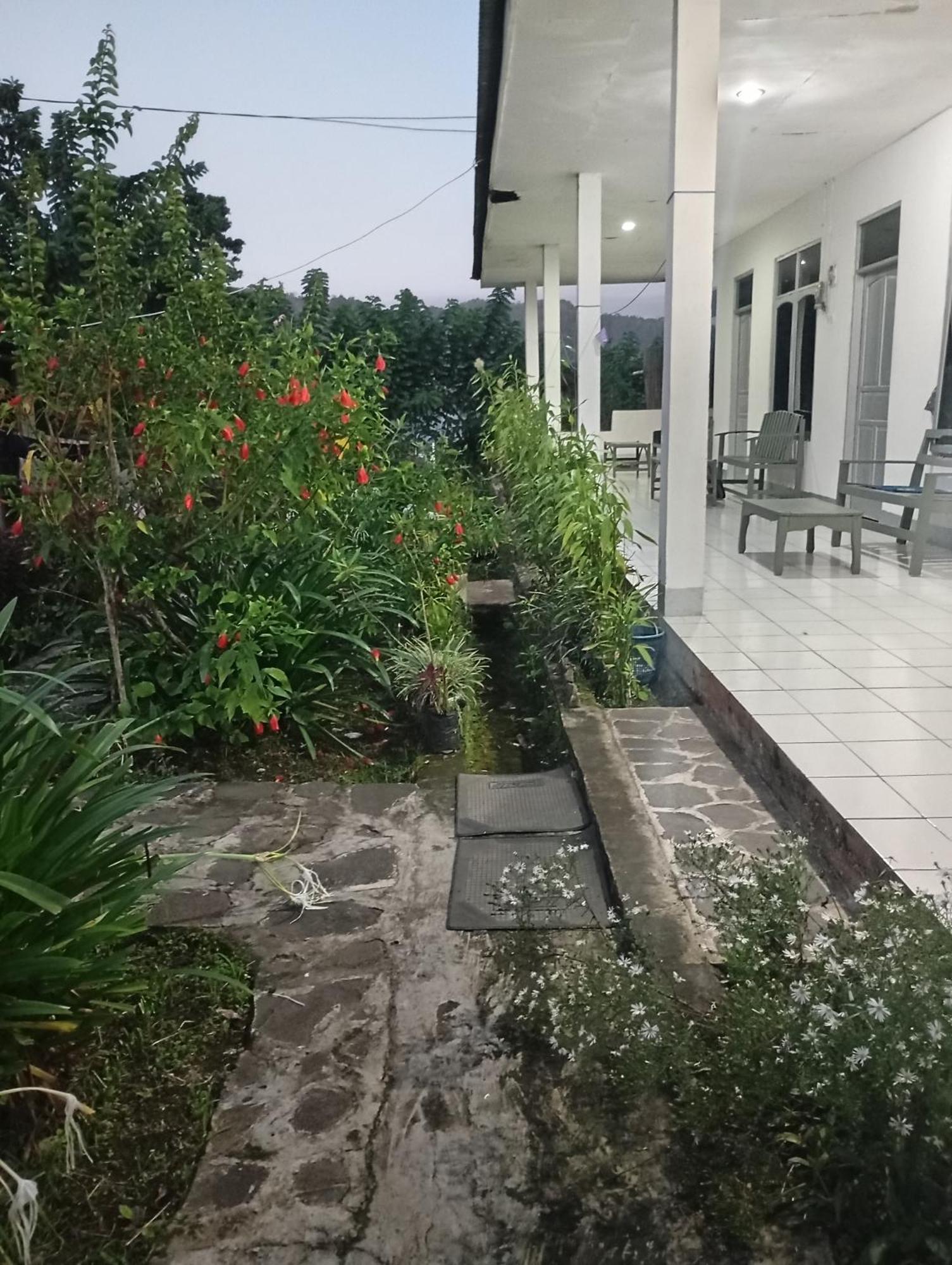 Hidayah Homestay Kelimutu Ngoại thất bức ảnh