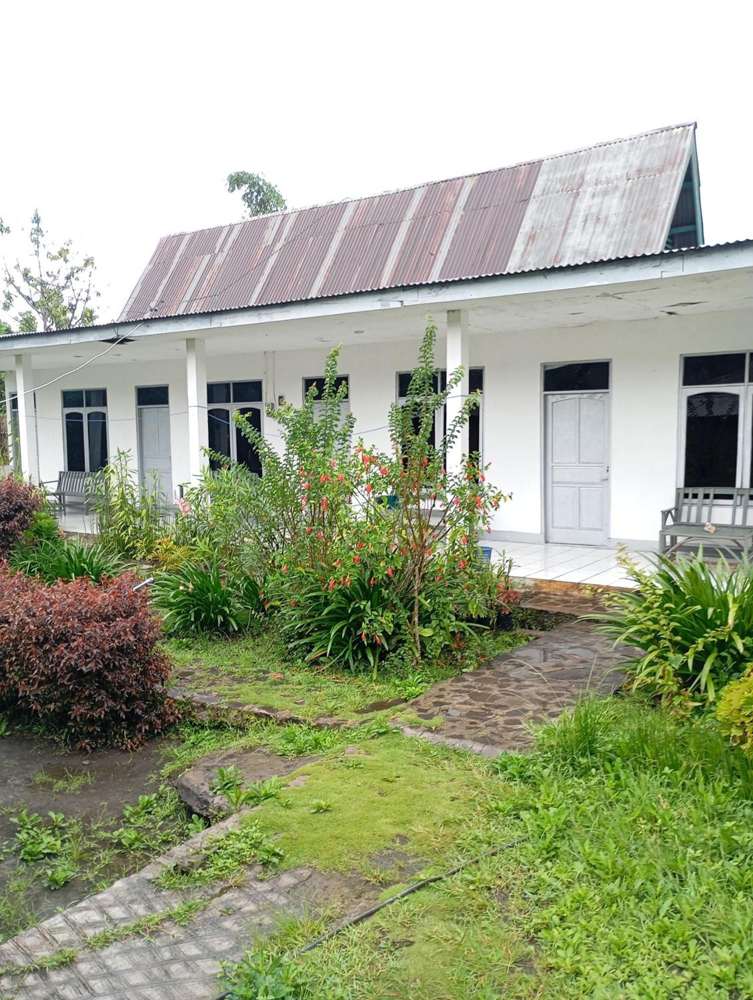 Hidayah Homestay Kelimutu Ngoại thất bức ảnh